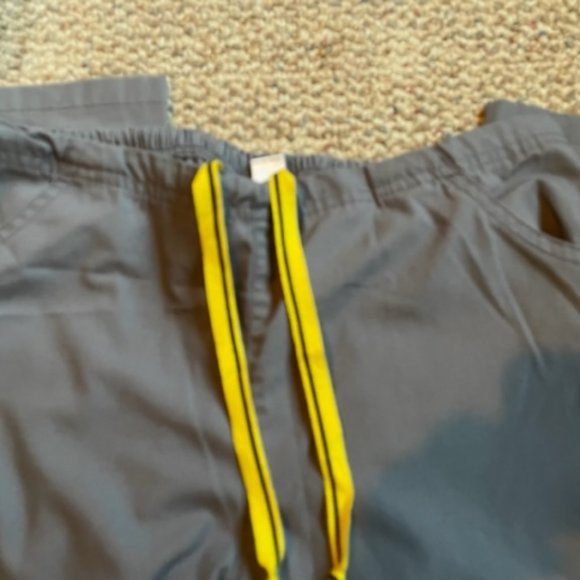 Gray MP Cherokee Scrub Pants - MED P - Picture 2 of 4